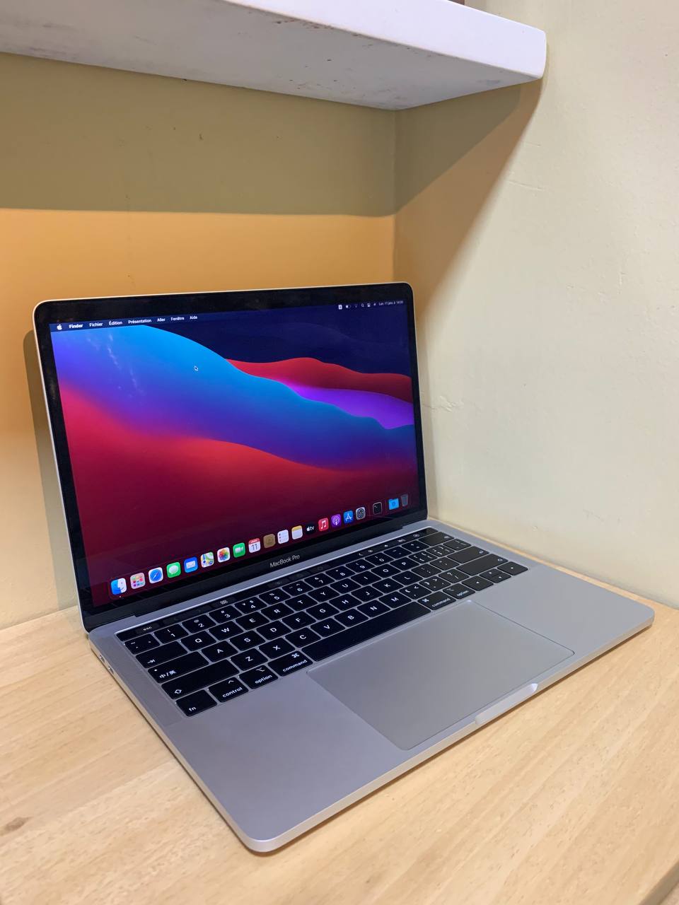 MacBook Pro 2019 Touch Bar 